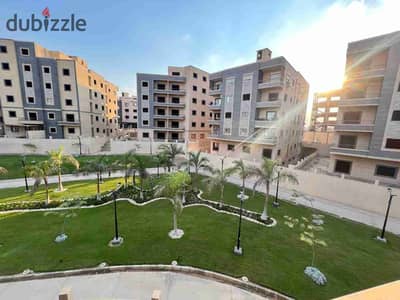 شقة لقطة للبيع استلام فوري بجوار الجامعة الامريكية مباشرة ودقايق من التسعين الجنوبي