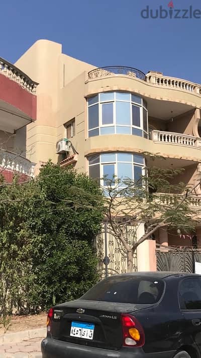 شقة للبيع في مدينة العبور فيلات الحي الرابع 180م فيو جاردن متاح تقسيط