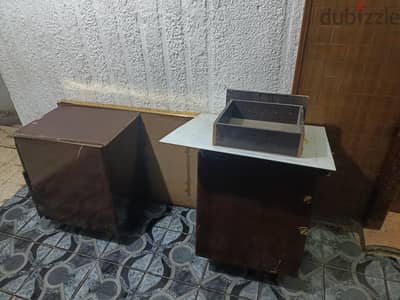 مكتب مستعمل. . . . . . .