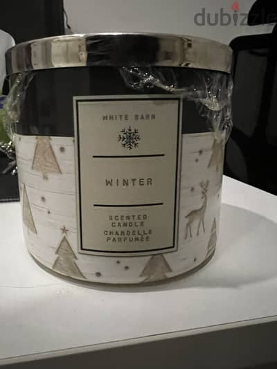 Bath & Body works scented candle.