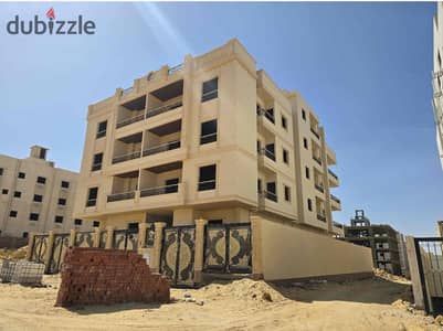 Building for sale in Beit Al-Watan in the Fifth Settlement 771 meters of land floor 3 apartments