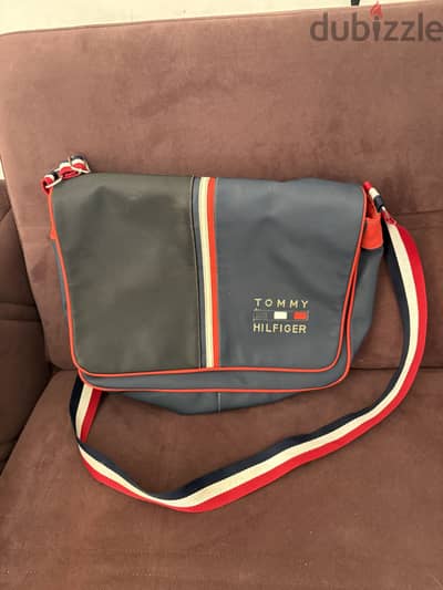 شنطة كروس tommy hilfiger