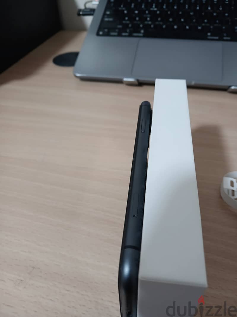 iPhone 11 (128GB) 4