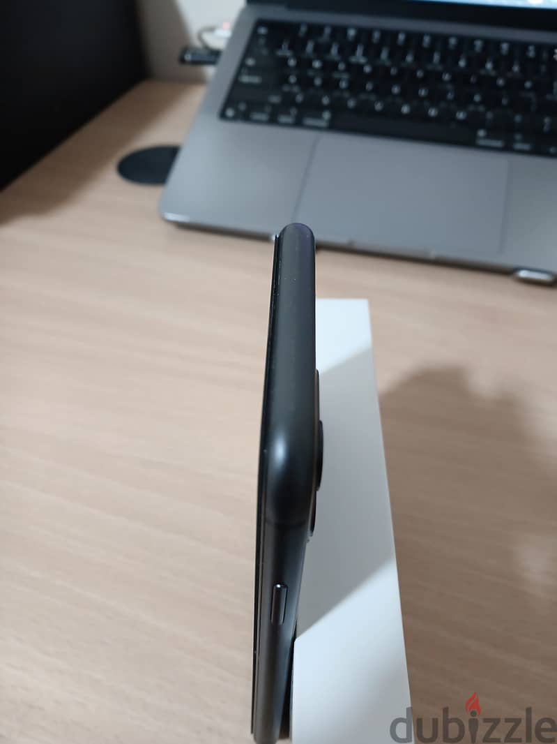 iPhone 11 (128GB) 7