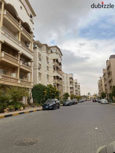شقة للايجار كمبوند لافي امام الجامعة الامريكية