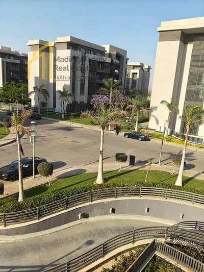 للبيع شقه في ارقي مراحل مدينتي بريفادو بدون اوووفر بالتكييفات وحصه ف الجراج ومستلمه المفتاح موجود