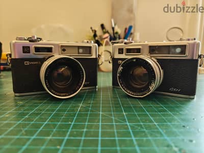 2 Yashica cameras (non-working) + case + strap
