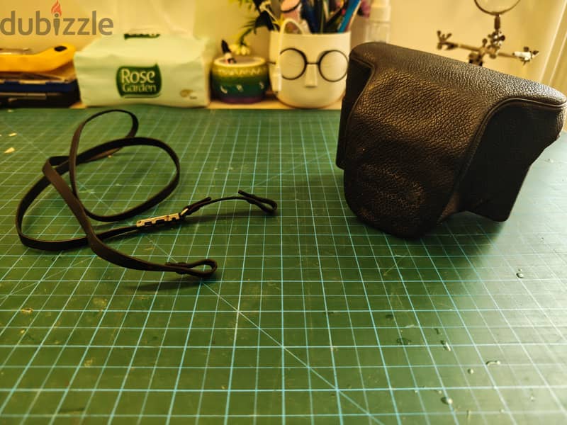 2 Yashica cameras (non-working) + case + strap 4