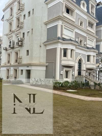 فرصتك تمتلك آي فيلا جاردن كورنر في ماونتن فيو هايد بارك، مساحة 287 م + جاردن 50 م، 3 غرف + ناني، 3 حمام، نص تشطيب