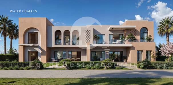 فيلا فاخرة للبيع في أحدث مشاريع شركة سوديك على الساحل الشمالي، بإطلالة بحرية، وتصميم عصري، وإطلالات خلابة على المياه، وتشطيبات كاملة.