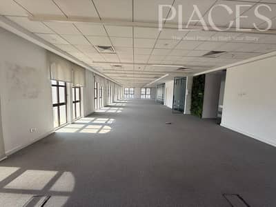 مكتب إداري مميز للإيجار 803م² في Mivida Business Park – فيو مفتوح وتشطيب كامل