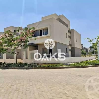 فيلا 4 غرف  للبيع من هايد بارك في التجمع في لوكيشن مميزبالقرب من الجامعة الاميركية