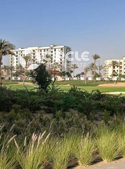 ٢١٤م شقة متشطب بالكامل بالمطبخ والتكييفات للبيع في اب تاون كايرو