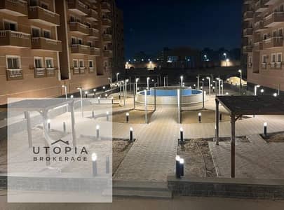 شقة 140م للبيع في فيردان التجمع الخامس 3 غرف 2 حمام دور ثاني بحري بالكامل مرافق كاملة وتشطيب نص تشطيب