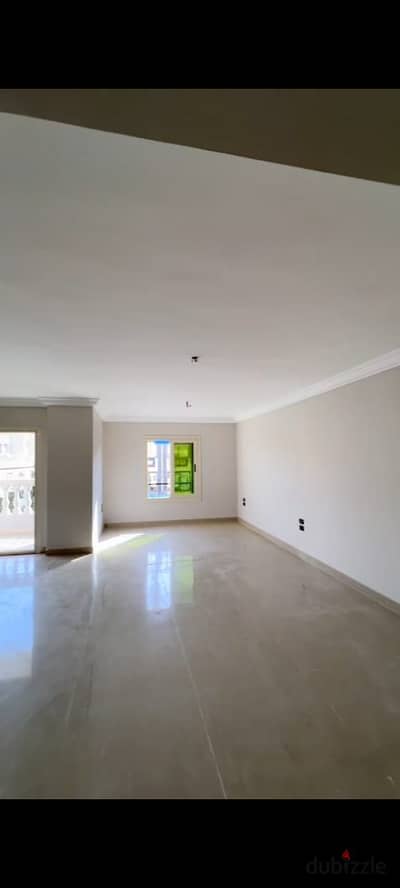 Super lux apartment in the second neighborhood of the villas in the Fifth Settlement, close to all services and transportation, steps to the Southern Teseen Street