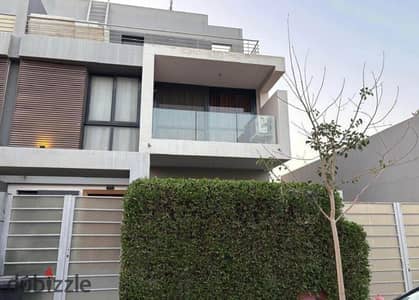 استلم دلوقتي فيلا تاون هاوس فوري برايم لوكيشن بسعر لقطة في El Patio Zahraa