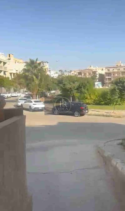 للبيع أرضي بحديقة ومدخل خاص – الياسمين 5