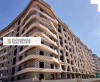 شقة استلام فوري بفيو مفتوح علي البرج الايقوني بجانب الجامعة الروسية صف اول علي المحور المركزي Midtown Sky