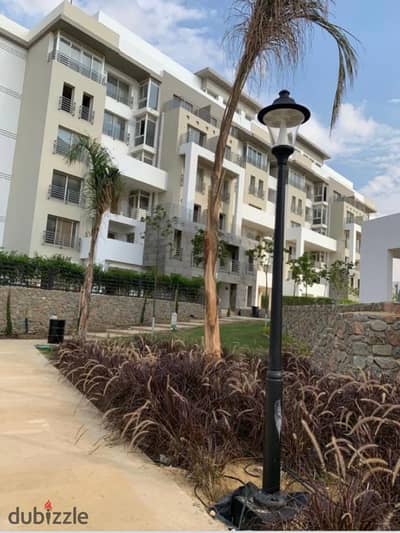 Apartment for sale in Hyde Park Compound, Fifth Settlement, on South 90th Street, with a down payment of 700,000 and equal installments over 8 years.