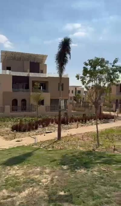 توين هاوس للبيع في كمبوند فاي نيو زايد نصف تشطيب  بسعر مميز استلام فوري علي لاند سكيب