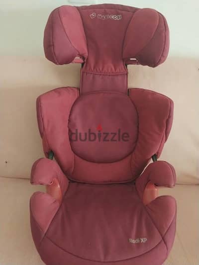 car seat . . maxi cosi
