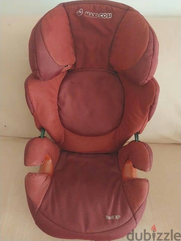 car seat . . maxi cosi 4