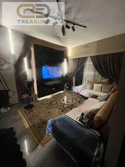 شقة متشطبه مع مطبخ للبيع في جاليريا مون فالي - Galleria Moon Valley - new cairo