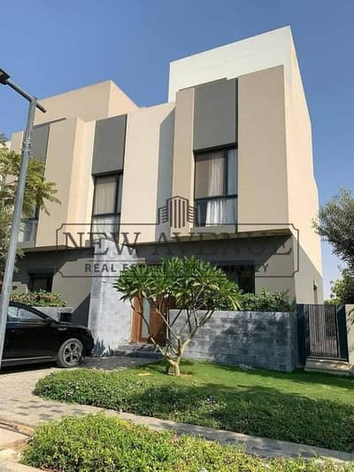 تاون هاوس فيلا بحديقة واسعة للبيع استلام فوري بكمبوند البروج الشروق   Shorouk City  _ AL Burouj