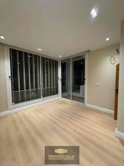 Pay 6.8 million and receive the last ready-to-move-in resale apartment finished to High End specifications from Ouest near the Community Center on Al-Wahat Road in front of Mall of Egypt