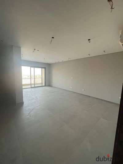 عمارة متشطبة بالتكيفات استلام فوري بجوار مول اركان الشيخ زايد