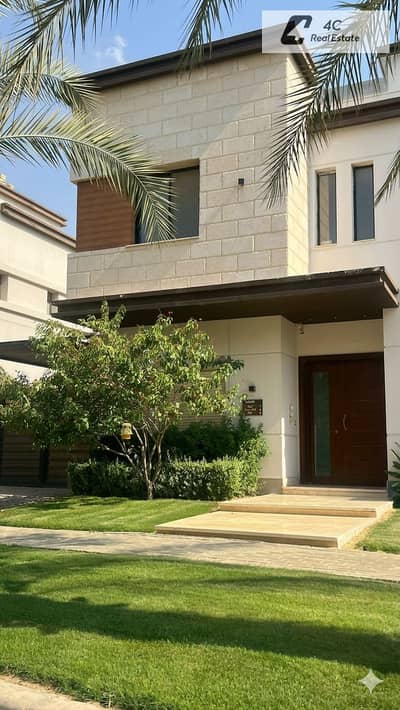 فيلا تاون هاوس 4 غرف  مقدم و اقساط اقوي لوكيشن فيو مميز  استلام شهور  في ازار 2 التجمع الخامس القاهرة الجديدة بجوار المراسم فيفث سكوير