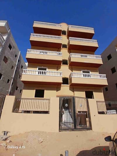 فرصة بالحي المتميز منطقة بيت الوطن على الحزام الأخضر وعلى طريق السويس المساحة ١٥٠م
