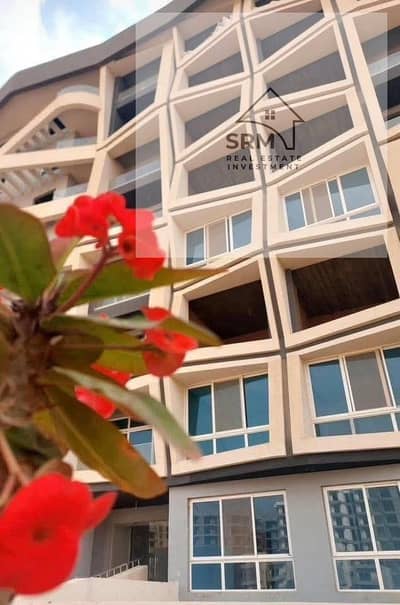 A suitable unit for lovers of large spaces with a 50% discount, installment over a year in Midtown Condo compound, the capital in R7 next to the Russian university and the Mega Mall on a street width of 120 meters.