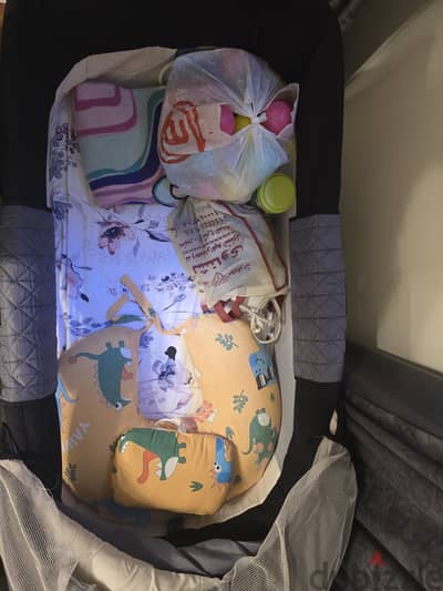 سرير الأطفال UniBaby Deluxe Rocking Bassinet – Grey/Black