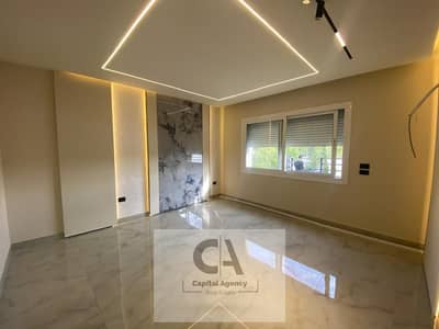 Ground floor apartment with garden for sale in Hyde Park, Fifth Settlement, resale, in a prime location overlooking the landscaped Golden Square, with