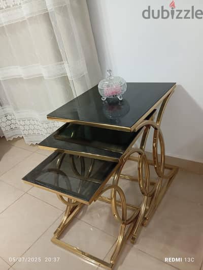 طاولات معدن