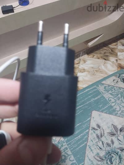 شاحن ايفون للبيع استعمال بسيط كابل وبلجه