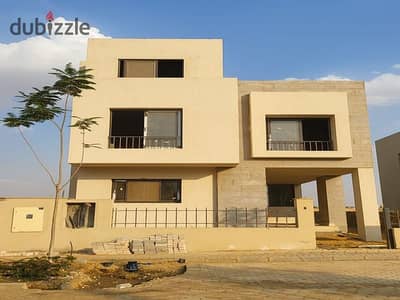 Ready townhouse in fully serviced community