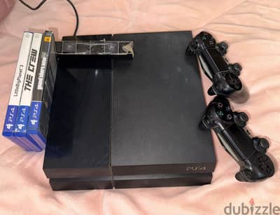 ps4 fat 500gb متبرشم + ps4 camera + 2 original controllers +3 cds