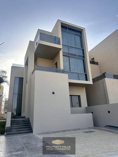 Panoramic villa with direct view of the lake in Fifth Settlement, Triangle Compound - by Waterway