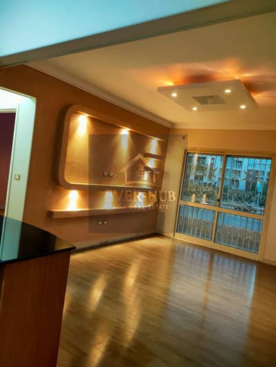 شقه للإيجار في عمارات المستقبل بالمطبخ لوكيشن مميز في الشيخ زايد