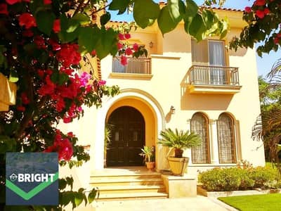 بفيو مباشر ع الجولف فيلا مستقلة 586م - 6 غرف - تشطيب كامل بأرخص سعر ممكن في الماركت في اب تاون كايرو - بالقاهرة - UpTown cairo