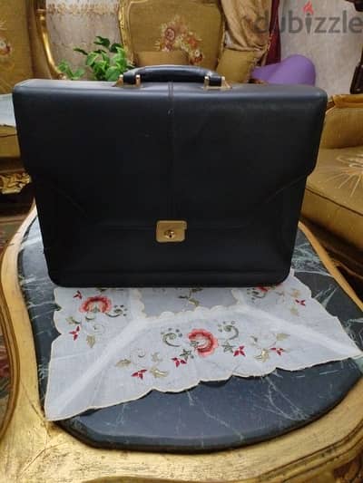 شنطه جلد طبيعي حاله ممتازه