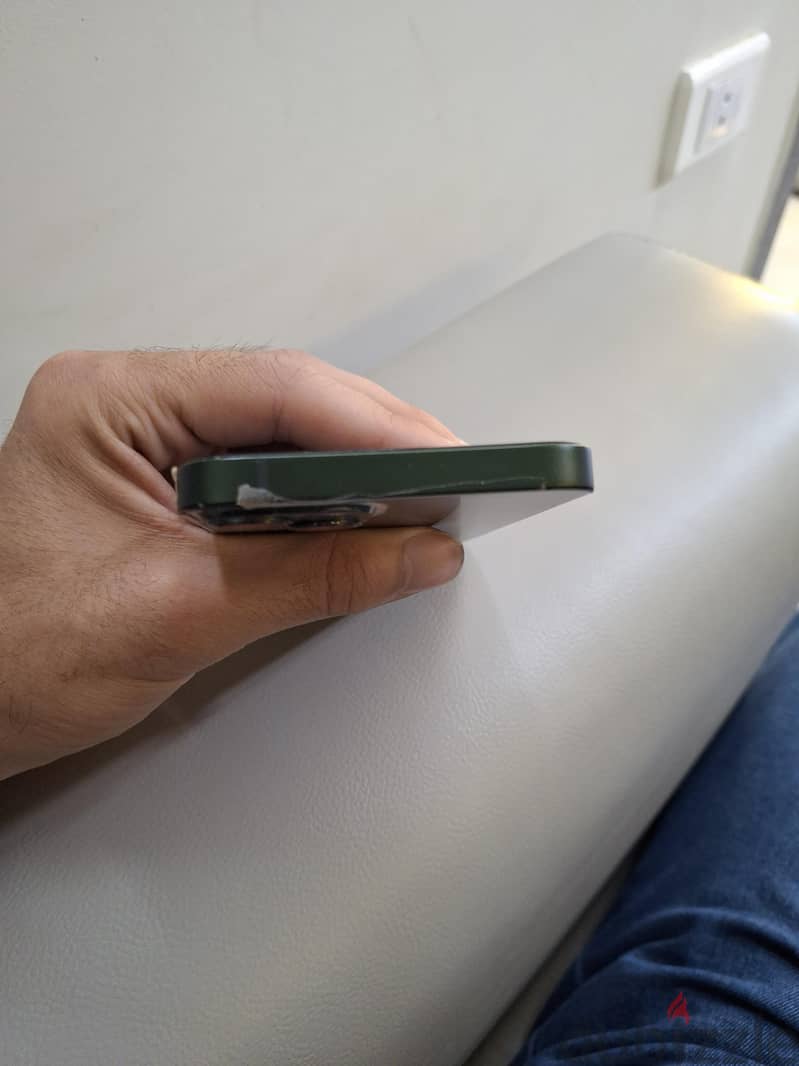 IPhone 13 4