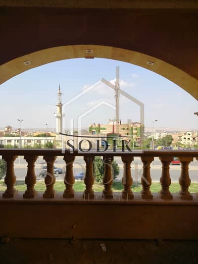 شقة للبيع في مدينة العبور الحي السابع أرقى أحياء العبور للوكيشن تحفة بيت الوطن الحي السابع سور الجولف ع الطريق الرئيسي خطوات لكارفور تاني بلكونة مساحت