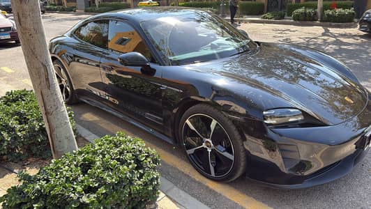 Porsche Taycan GTS 2023 4900 km