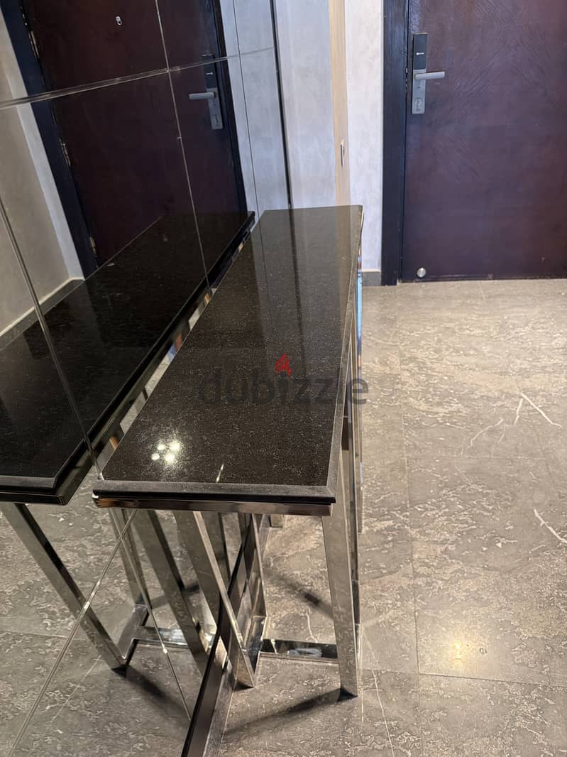 Marble consol 1