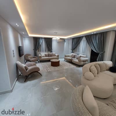 For lovers of large spaces, 200m for rent furnished in Al-Rehab City with special finishing and completely modern furnishing.