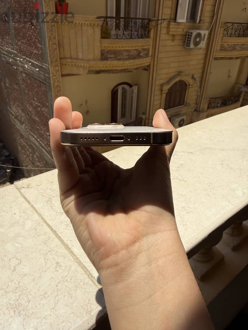 iPhone 16 Pro 3