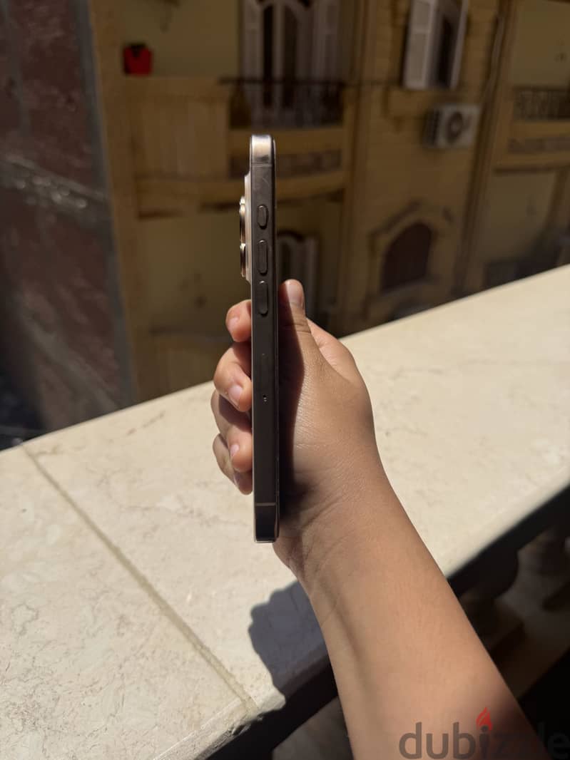 iPhone 16 Pro 4